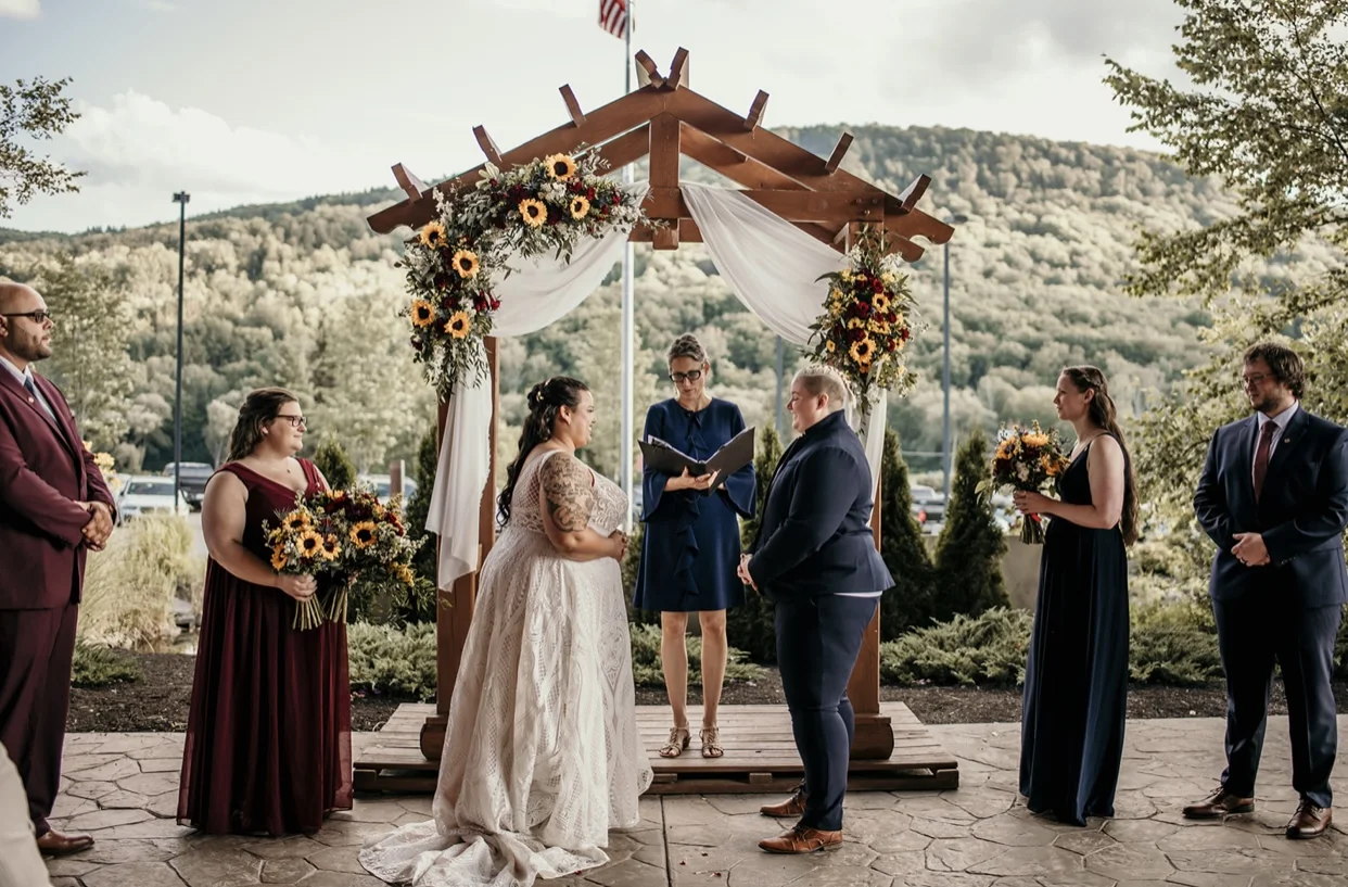 10 Dreamy Spring Wedding Dresses For A Beautiful And Fresh-Feeling Wedding