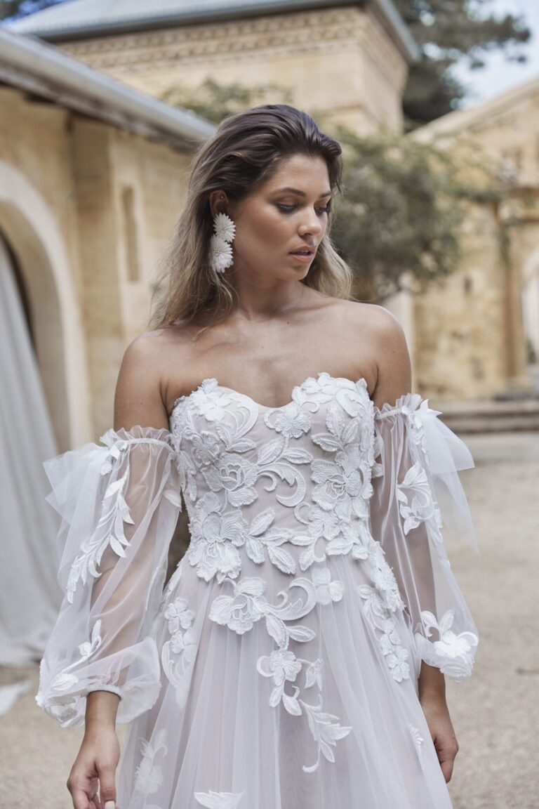 JOLIE_EY273_SWEETHEART STRAPLESS ALINE LACE WEDDING DRESS WITH DETACHABLE OFF THE SHOULDER FULL LENGTH SLEEVES_EVIE YOUNG BRIDAL-100A9460