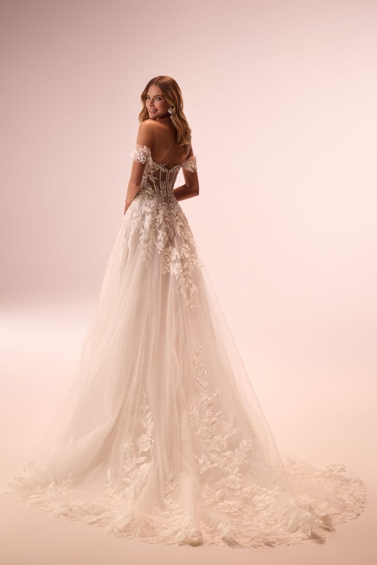 Aurora_from_DAMA_Couture_2