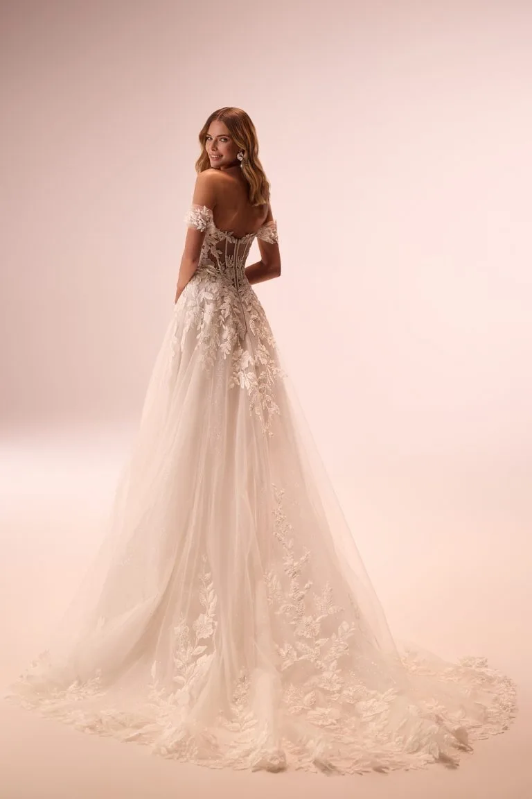 Aurora_from_DAMA_Couture_2