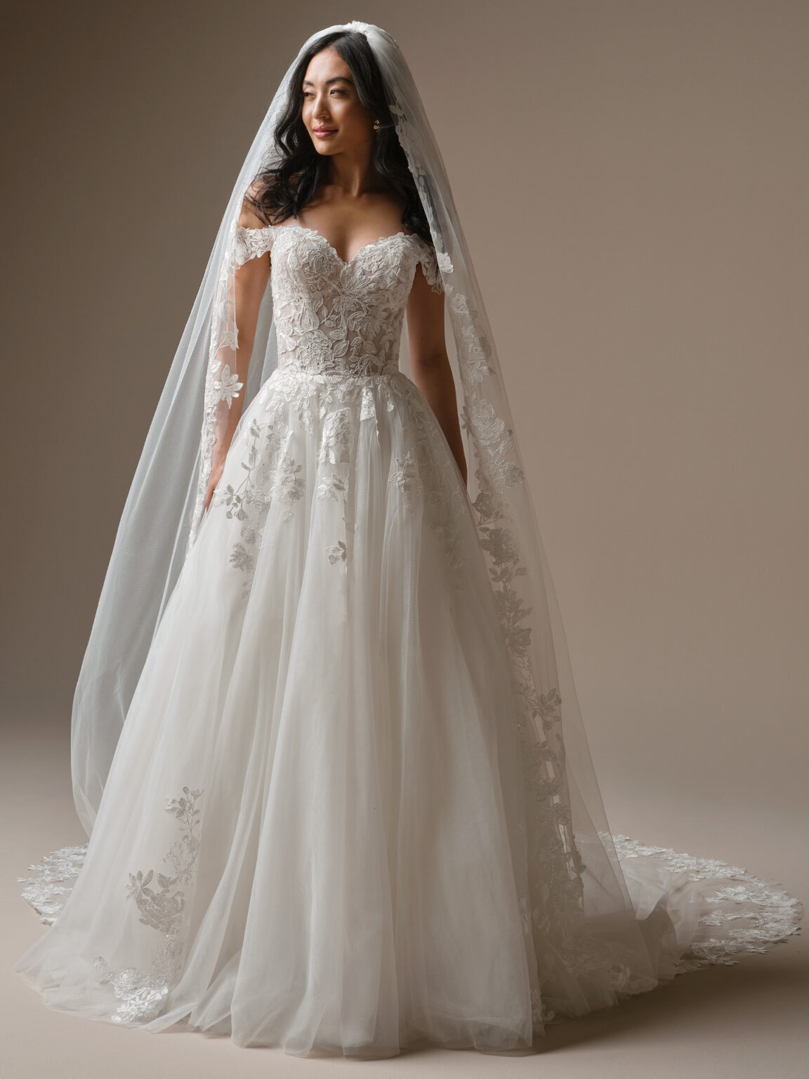 Maggie-Sottero-Verina-Ballgown-Wedding-Dress-26MK465A01-Alt54-IV002