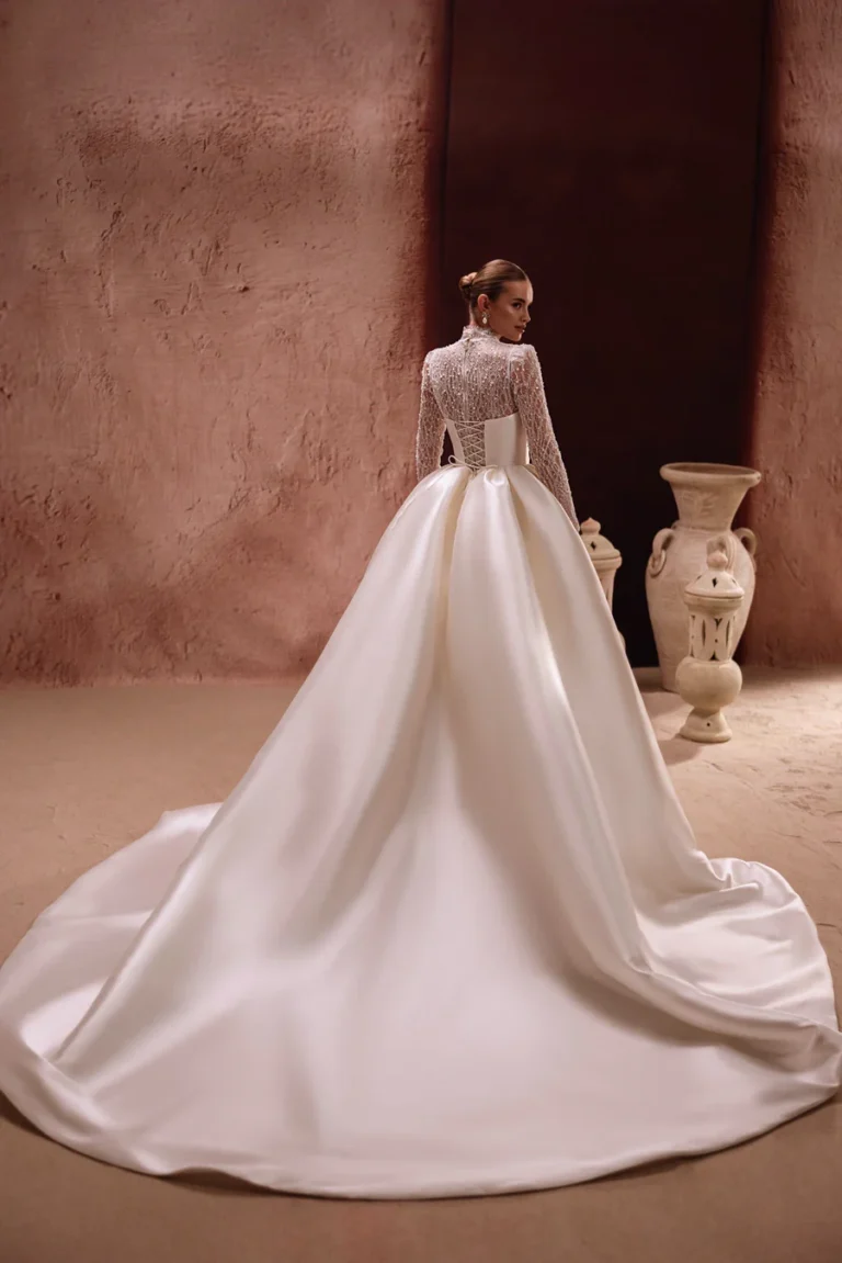 henriette-bridal-gown-back-satin-train_900x