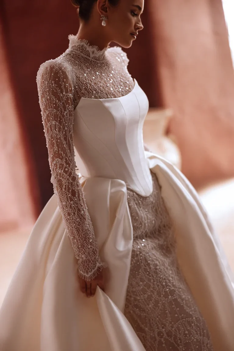 henriette-lace-back-bridal-gown-train-detail_900x