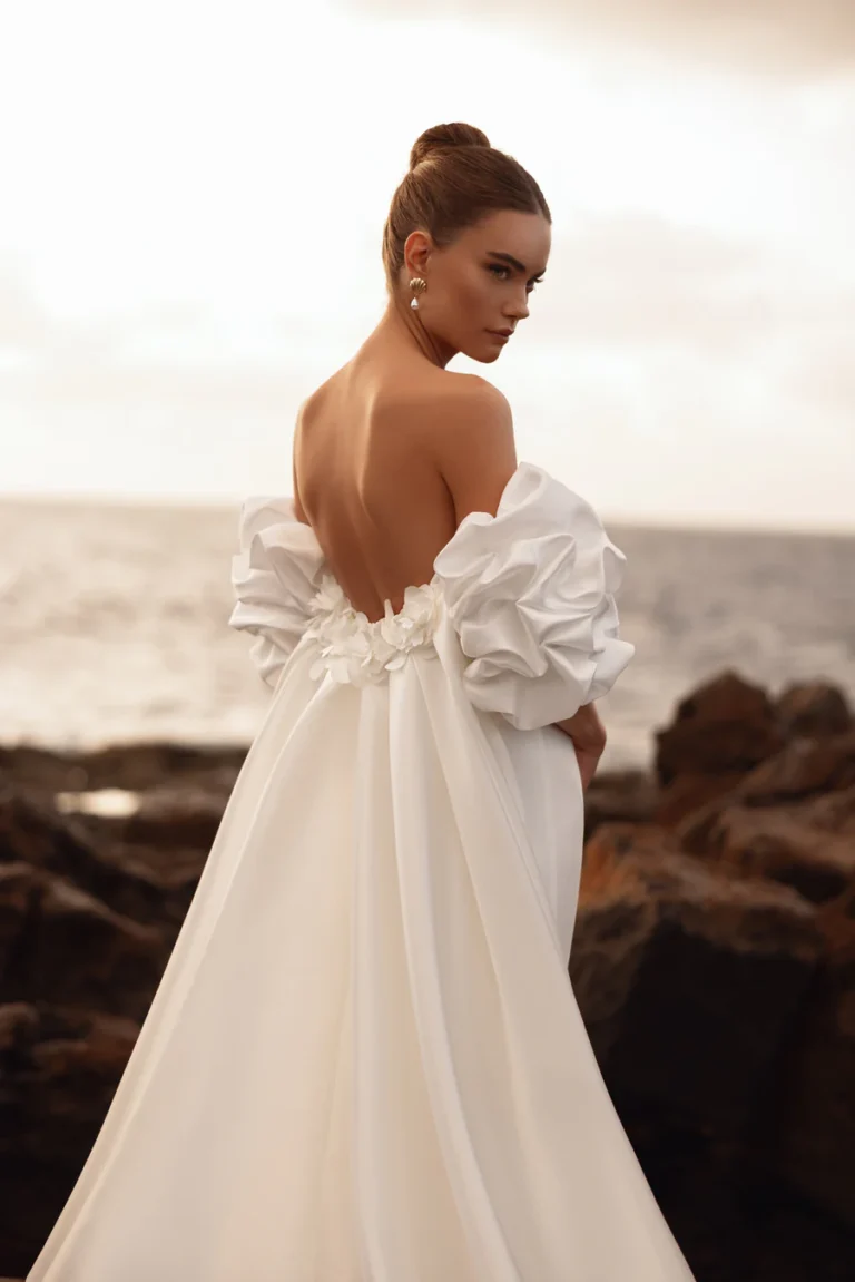 soraya-bridal-gown-removable-puff-sleeves_900x